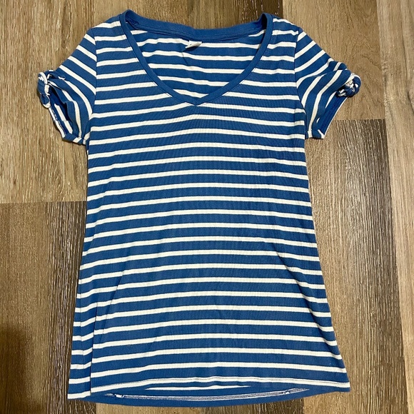 OLD NAVY Striped V-Neck T-Shirt - Picture 1 of 3